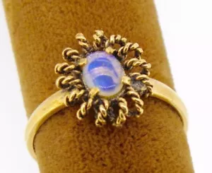 Ring 10k yellow gold 4 x 6 mm oval translucent opal October size 7 - Picture 1 of 7