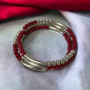 Único Brazalete En espiral de Plata y Cuentas Rojas para Mujer - Moda Bisutería - Imagen 1 de 6