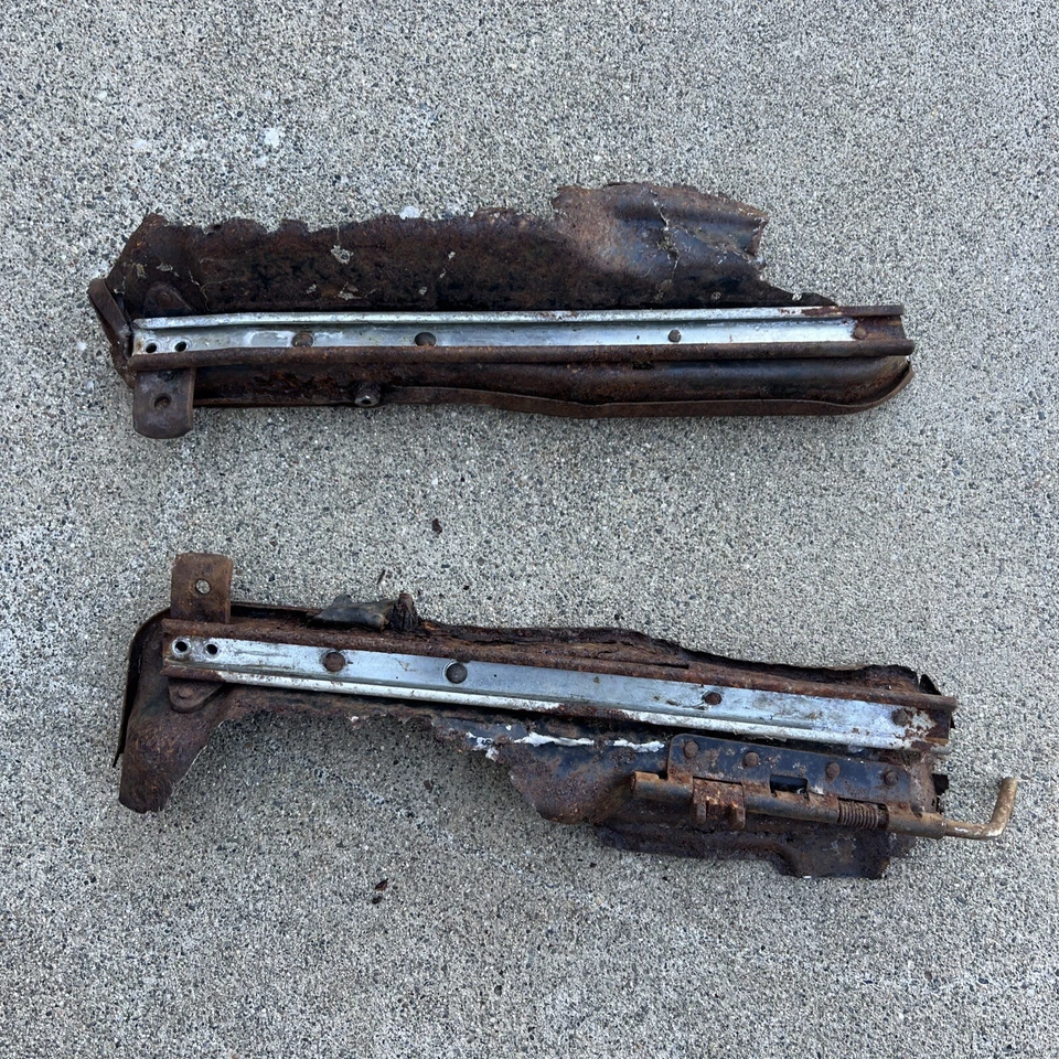 1966 PORSCHE 911/912 PASSENGER SEAT SLIDING TRACK - Image 1 of 4