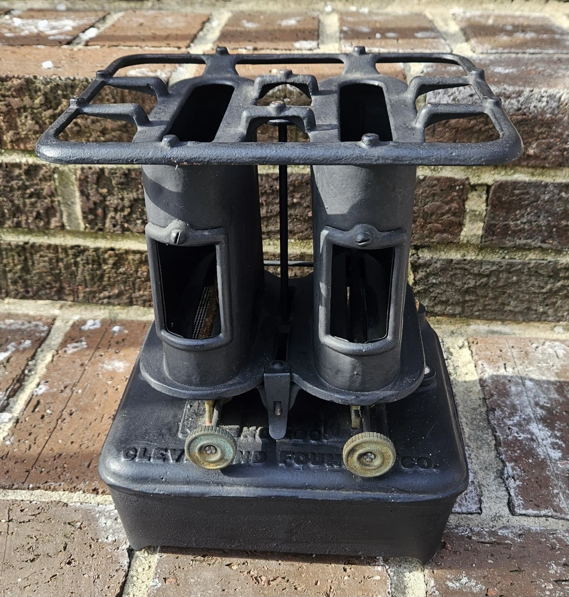Antique Vintage CLEVELAND FOUNDRY CO. NO. 200 SAD IRON HEATER