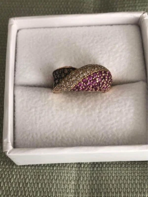 Anillo de diamantes con zafiro rosa Le Vian Foto 1 de 4