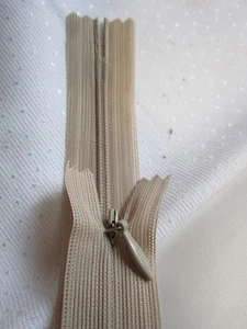 1 Marken Verdeckte Reißverschlüsse Beige  Länge: 53  cm (Bei53) - Picture 1 of 1