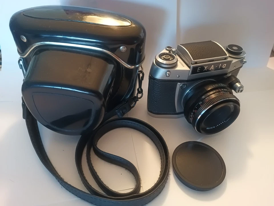 EXA 1A - GDR  - 35mm SLR w/ 50mm f/2.8 Zeiss Jena Tessar, Tripod, Flash bracket - Bild 1 von 4