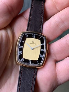 Bellissimo Orologio da Uomo Vintage Revue Placcata Carica A Mano 31x36,3 mm Made in Svizzera - Foto 1 di 12