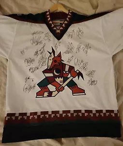 Phoenix Coyotes Team Signed Jersey circa 2001 - Picture 1 of 3
