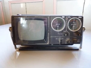 VINTAGE CROWN PORTABLE TV AND RADIO 5TV-525R TESTED AND WORKING COLLECTABLE - Picture 1 of 6