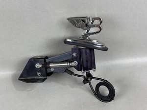 2010-2012 BENTLEY MULSANNE FLYING B EMBLEM & ELEVATING MECHANISM ASSEMBLY OEM - Picture 1 of 7