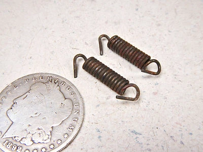 79 SUZUKI DS185 REAR BRAKE PADS/SHOES SPRINGS - Image 1 of 2