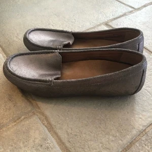 Vionic Debbie Slip On Loafer Crackled Metallic Silver Driver Moccasin 10 - Picture 1 of 7