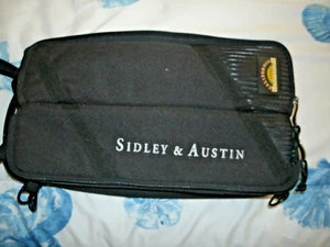 Wine Carry Case Black Handle one side for a bottle and the other for 2 glasses - Picture 1 of 6