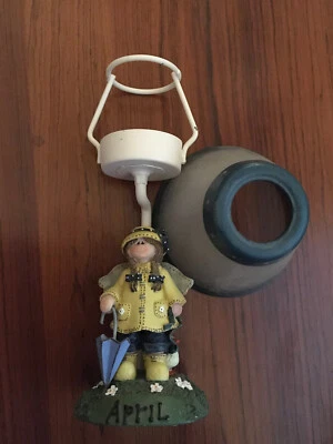 Candelabro Yankee Candle con sombra - Duchas de abril - 8 pulgadas de alto Foto 1 de 3