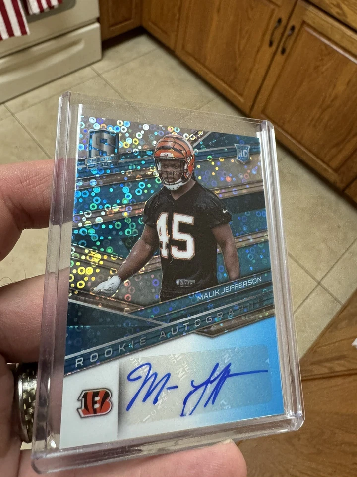 2018 Panini Spectra Neon Blue Prizm /149 Malik Jefferson #194 Rookie Auto RC - Image 1 of 2