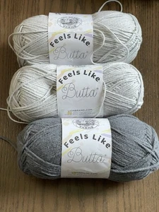 Lion Brand Yarns Mixed Lot Of Three (2) Pale Grey (1) Charcoal Anthracite 3.5 Fl - Picture 1 of 7