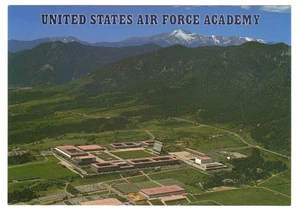 Postal vista aérea de la Academia de la Fuerza Aérea de los Estados Unidos Colorado Springs Colorado - Imagen 1 de 2