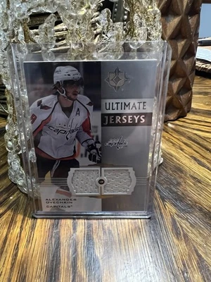 2007-08 Ultimate Collection - Ultimate Jerseys Alex Ovechkin #UJ-AO/100 (MEM) Foto 1 de 2