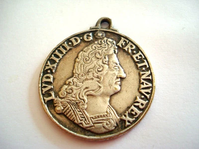 PORTE CLES CAISSE EPARGNE LVD XIIII LOUIS XIV (SANS FERMOIR ET CHAINETTE) - Photo 1/3