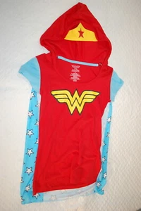 Jr Womens WONDER WOMAN Hooded S/S Tee Shirt DETACHABLE CAPE Size S M L XL 2X 3X - Picture 1 of 4