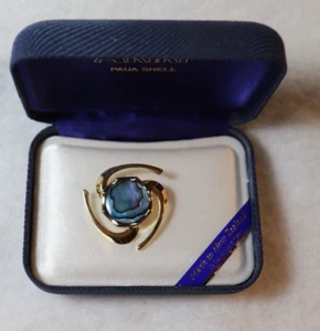 PIN BROCHE MARISCOS ARIKI PAUA PLACA ORO 22 QUILATES HECHO EN NUEVA ZELANDA NUEVO - Imagen 1 de 4