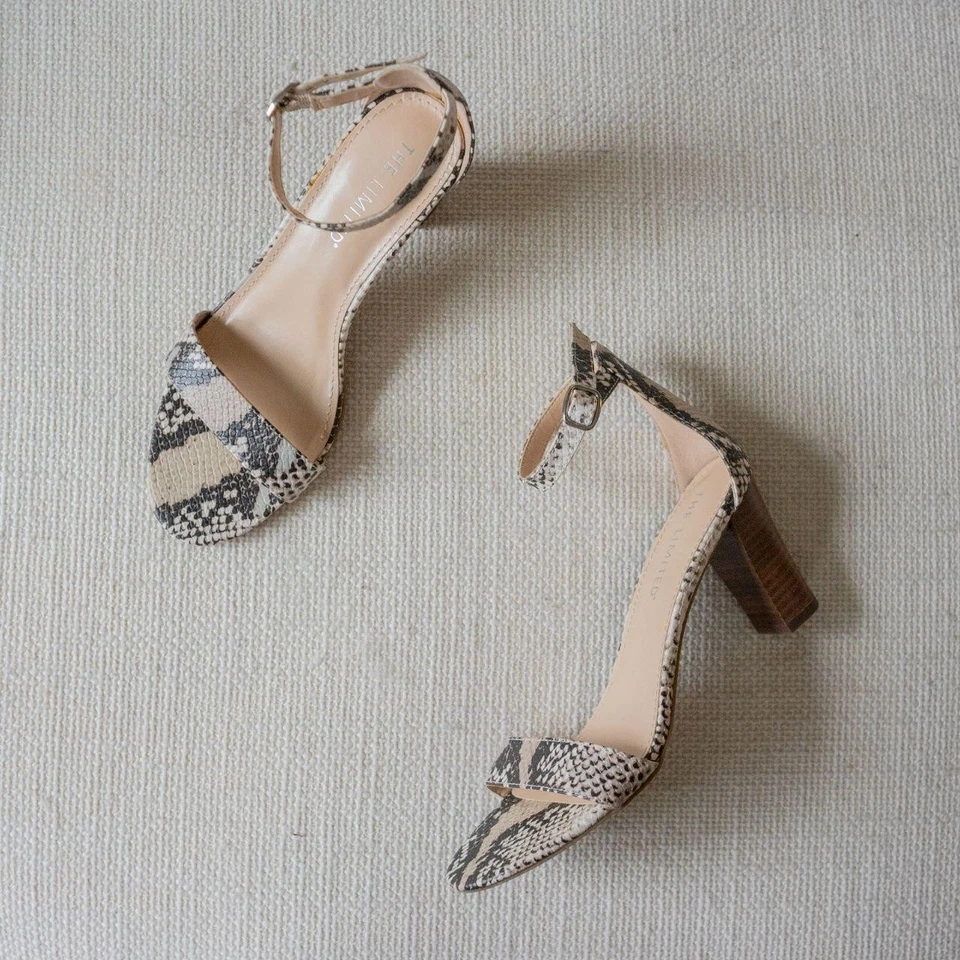Sandalia gruesa Preppy The Limited piel de boa de serpiente punta abierta tacones Foto 1 de 4