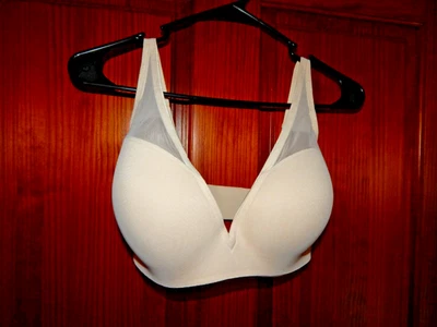 SUJETADOR LISO COLOR MARFIL, SUJETADOR INALÁMBRICO, TALLA 30/32 DDD, NUEVO SIN ETIQUETAS Foto 1 de 3