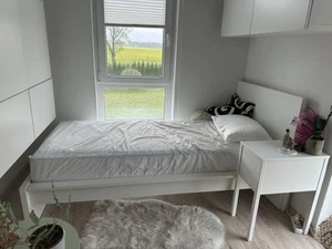 Ikea Malm Bett 90x200 mit Lattenrost und Matratze - Bild 1 von 2