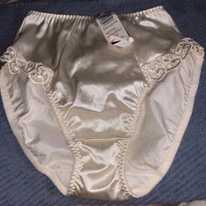 NWT Vintage OLGA second Liquid Skin Satin Hi-cut Panties w/LACE - Picture 1 of 5
