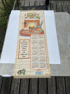 Calendario Giftco 1987 vintage listones de madera enrollables chimenea gato etc. - Imagen 1 de 17