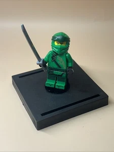 LEGO Lloyd Legacy Minifigura Verde Oscuro Faja Ninjago 70664 - Imagen 1 de 1