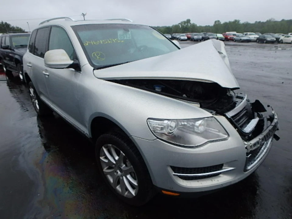 Used Vacuum Pump fits: 2008 Volkswagen Touareg  Grade A - Image 1 of 4