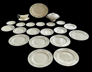 WEDGWOOD WESTBURY BONE CHINA 23 PIECE DINNER SERVICE FOR SIX (wes1) - Picture 1 of 6