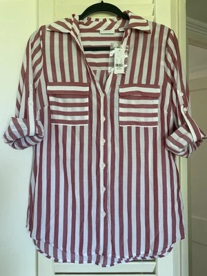 Blusa New York & Company para mujer con botones roja blanca mangas enrollables M nueva con etiquetas Foto 1 de 4