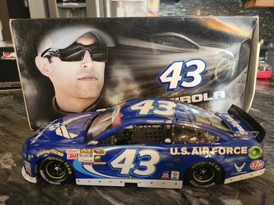 Aric Almirola #43 2015 Fuerza Aérea de Estados Unidos Ford Fusion acción 1:24 1/557 leer Foto 1 de 4