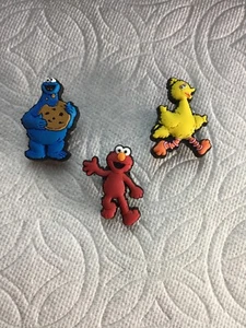 SESAME STREET JIBBITZ ELMO JIBBITZ BIG BIRD JIBBITZ COOKIE MONSTER JIBBITZ - Picture 1 of 4