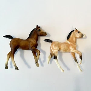 De Colección Breyer Clásico Potros Andaluces Espíritu Kiger Mustang + Castaño Oscuro -PARA CM - Imagen 1 de 10