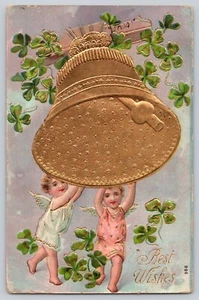 AK Beste Wünsche Amor Cherub Engel Goldglocke 4 Blatt Kleeblatt geprägt 1908 - Bild 1 von 2