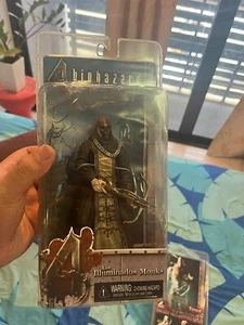 Neca Resident Evil 4 - Los Illuminados Monks (with skull helmet) pack damage new - Picture 1 of 2