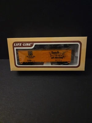 LIFE-LIKE 8502 HO Scale 40' Scribed Reefer "SANTA FE all the way" - Image 1 of 4
