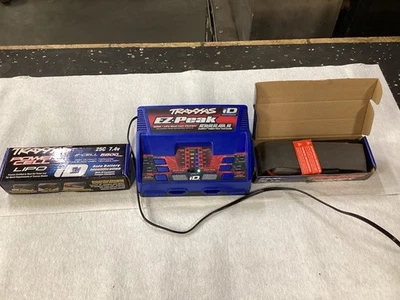 Traxxas ez peak dual charger with 2 new traxxas 7.4 lipo batteries - Image 1 of 4