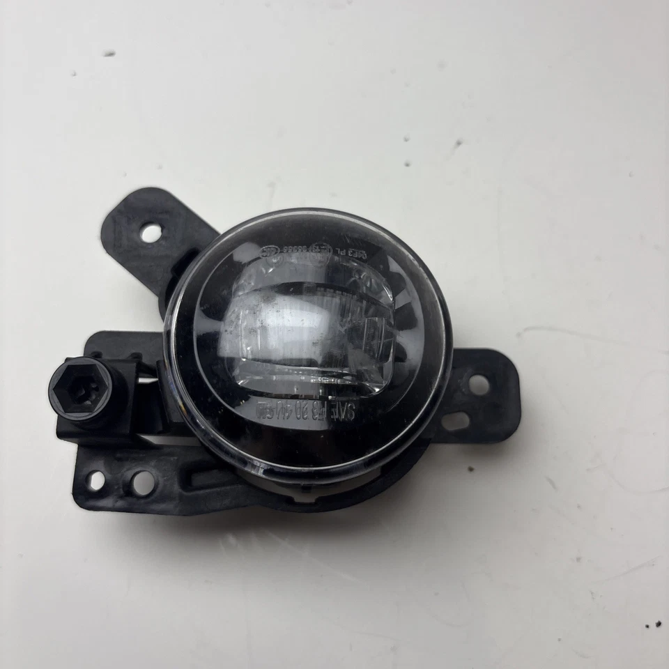 Faro antiniebla Buick Encore 2022 lado derecho 42737708 OEM Foto 1 de 4
