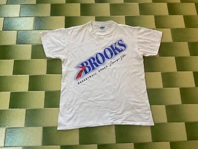 Camiseta vintage anos 80 Brooks tênis de basquete Dominique Wilkins serve no médio - Imagem 1 de 4