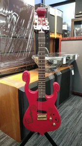 GUITARRA ELÉCTRICA FERNANDES BT 120MM ROJA 623278 - Imagen 1 de 15