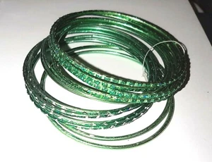 Armreif Metallarmbänder grün 2 3/4" quer ohne Verschluss 12 Armbänder - Bild 1 von 3