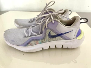 Nike Flex Laufschuhe, Damengröße 9,5, Lavendar/Gelb/Weiß/Blau Swoosh - Bild 1 von 11
