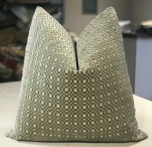 PAIR LEE JOFA / AERIN LAUDER DUSK "SHORIDGE" ITALIAN CUT VELVET CUSTOM PILLOWS - Picture 1 of 2