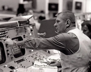 FOTO 8X10 FIRMADA POR EUGENE GENE KRANZ DIRECTOR DE VUELO APOLLO NASA RARA BECKETT BAS - Imagen 1 de 2