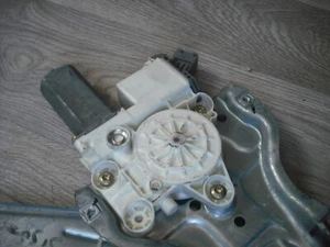 994028 TOYOTA AVENSIS T250 HINTERTÜR ELEKTRISCHER FENSTERHEBER & MOTOR RECHTS - Bild 1 von 4