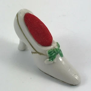 Vintage KLEINES PORZELLAN KLEID SCHUH NADELKISSEN - ROTER SAMT - JAPAN - Bild 1 von 4