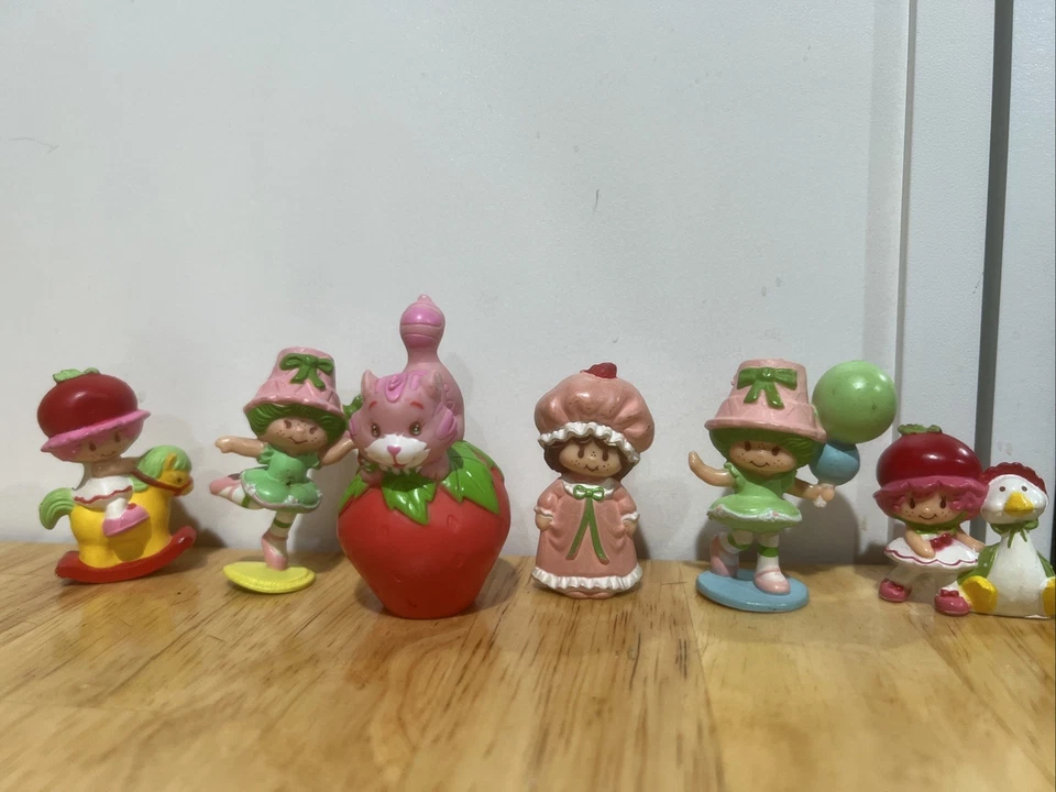 Lote vintage de 6 mini figuras colecionáveis de PVC de morango shortcake anos 1980 - Imagem 1 de 4