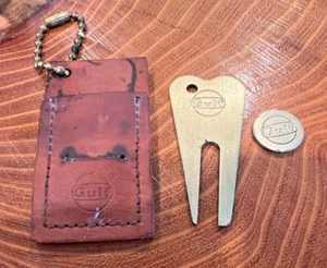 BRASS VINTAGE DIVOT GULF OIL TOOL, BALL MARKER AND KEYCHAIN HOLDER - Bild 1 von 5