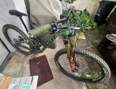 Pivot Cycles Switchblade, Fully Carbon Mountainbike - Bild 1 von 4